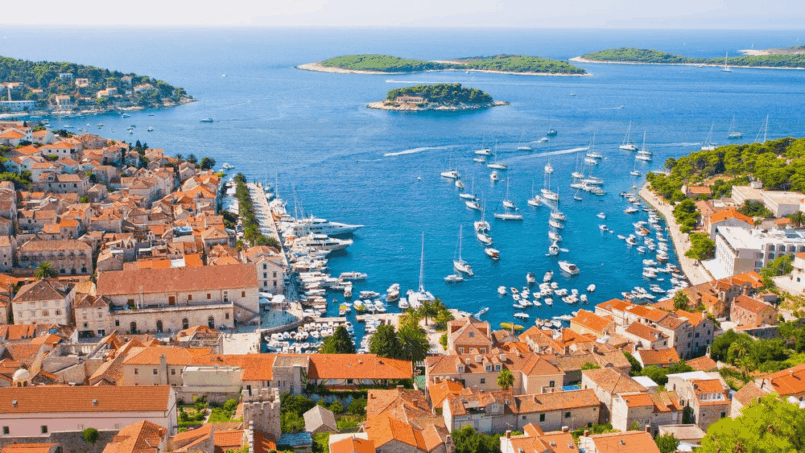 Ostrov Hvar – slnečný klenot Jadranu plný histórie, prírody a zábavy